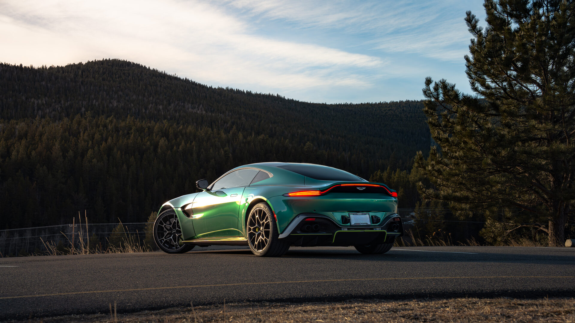 Automotive photography — Porsche 911 on city street