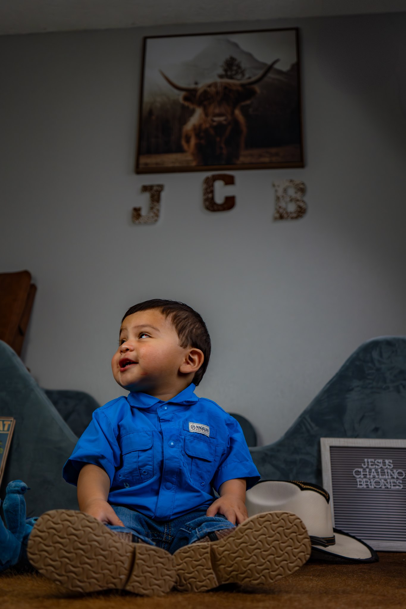 Toddler portrait in cowboy hat, cozy home session